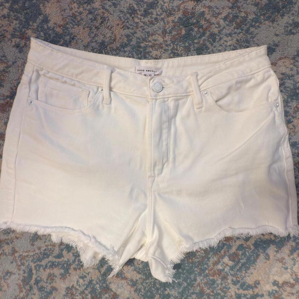GOOD AMERICAN White high-waisted denim shorts
